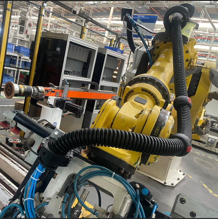 FANUC Robot with Dress Pack